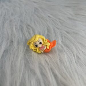 Bijou en résine pour chaussure sirène jaune