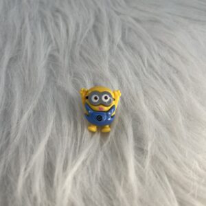 Bijou en résine pour chaussure minion youpi