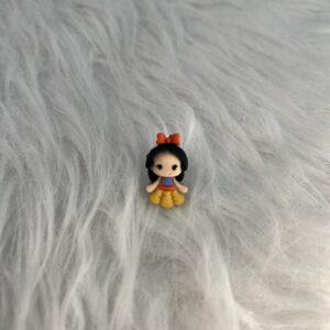 Bijou en résine pour chaussure princesse jaune et bleue