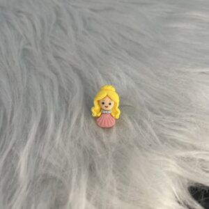 Bijou en résine pour chaussure poupée jaune