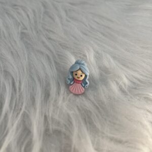 Bijou en résine pour chaussure poupée bleue