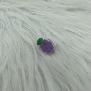 Bijou en résine pour chaussure raisins