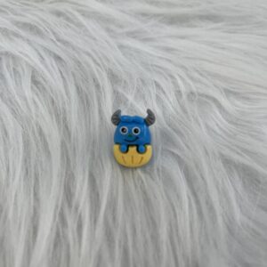 Bijou en résine pour chaussure œuf monstre bleu