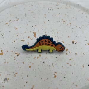 Bijou en silicone pour chaussure dinosaure orange et jaune