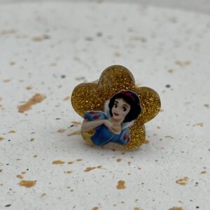 Bijou en résine pour chaussure princesse fleur dorée 2