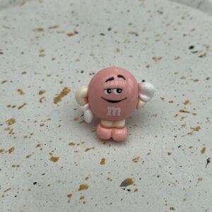 Bijou en résine pour chaussure Monsieur M rose pale