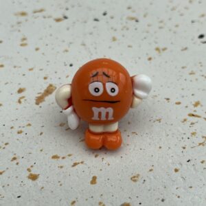 Bijou en résine pour chaussure Monsieur M orange