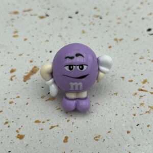 Bijou en résine pour chaussure Monsieur M lilas