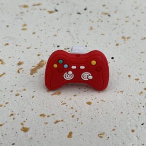 Bijou en silicone pour chaussure manette rouge